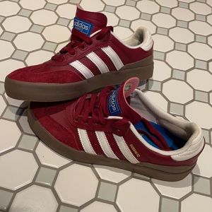 Adidas buswnitz burgundy, US women’s 5